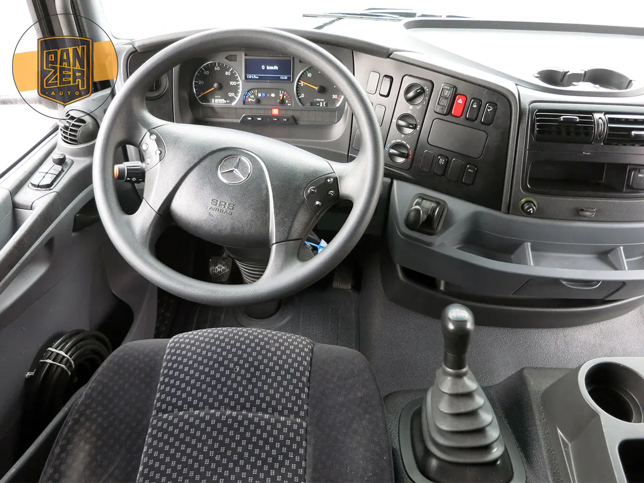 Mercedes Atego 822 L, 12/2013г, пятитонник, штора 40 м3 с гидролифтом, 2 спальника - фото 4