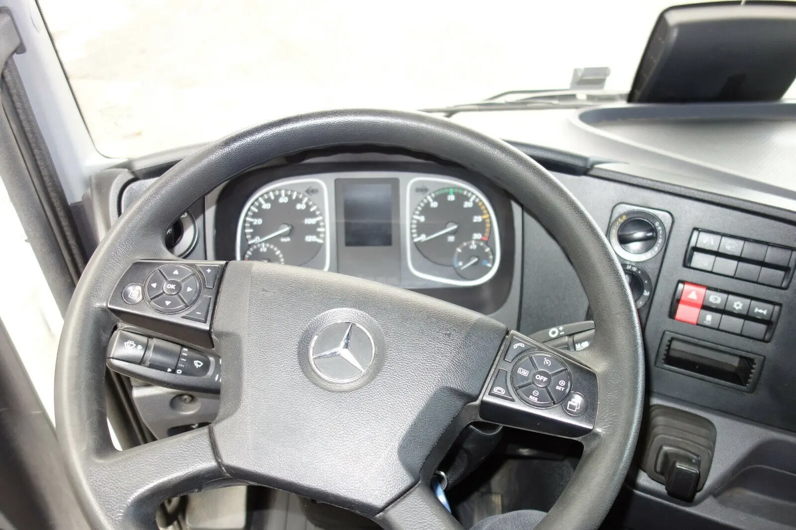 Автопоезд 120 кубов шторный Мерседес Атего 1224, 2018 год, без ПЛАТОНа, без пробега по РФ - фото 4