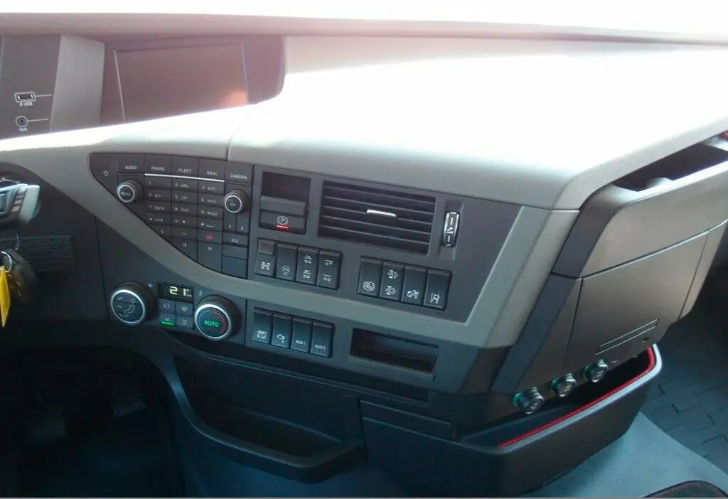 Тягач Volvo FH500, 6х4 с подъемной осью, 12/2018 год, пневмоподвеска, пробег всего 45 тыс.км, из Германии - фото-детальных 5