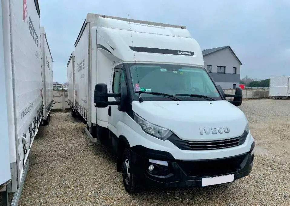 Автопоезд категории В Iveco Daily 35C18, 2017 год, спарка, полная масса 3500 кг, спальник - фото 8