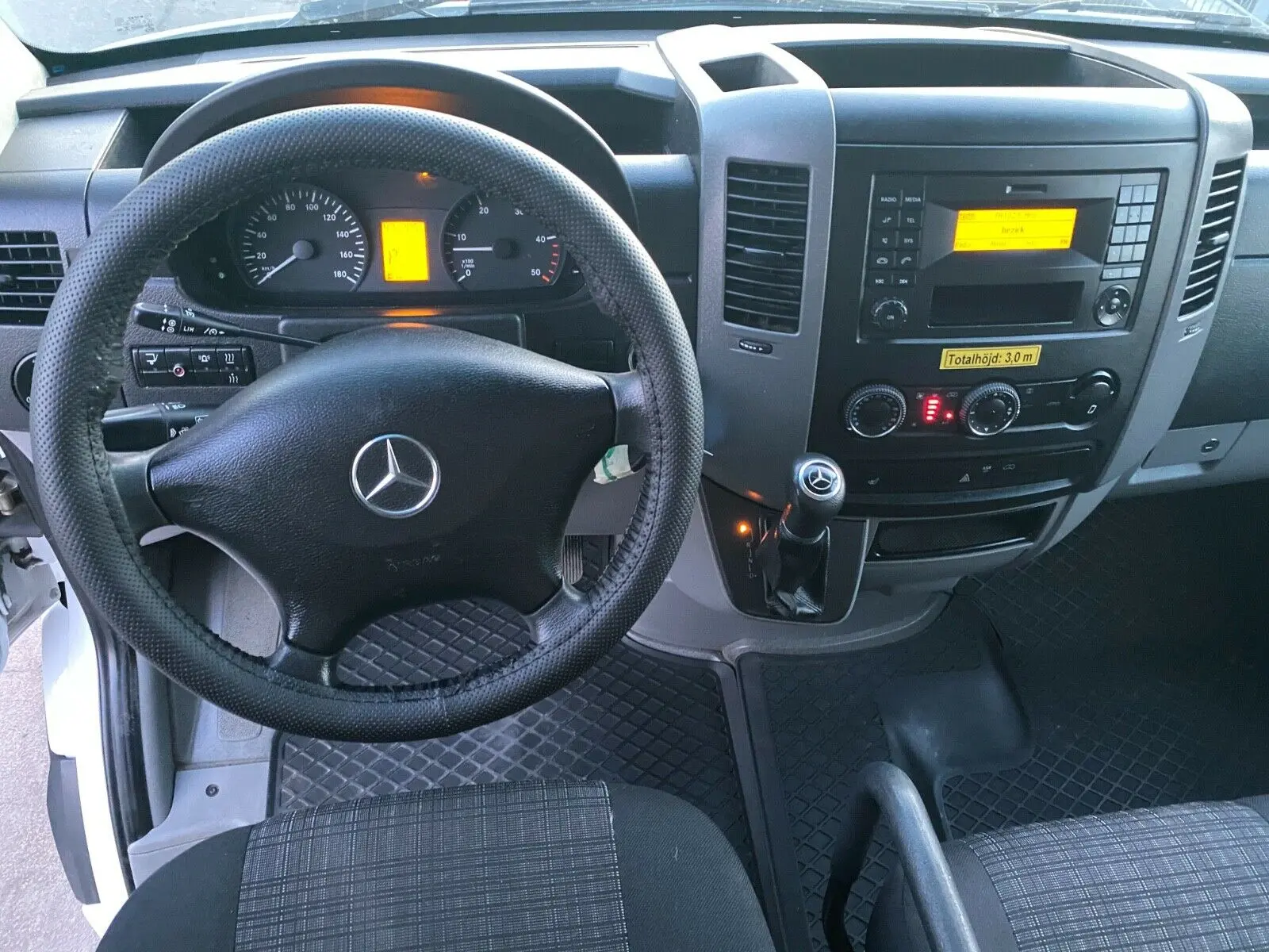 Mercedes Sprinter 319 CDI, 2014 год, АКПП, мотор 3.0 л, фургон 4.4 метра, гидролифт, без пробега по РФ - фото 4