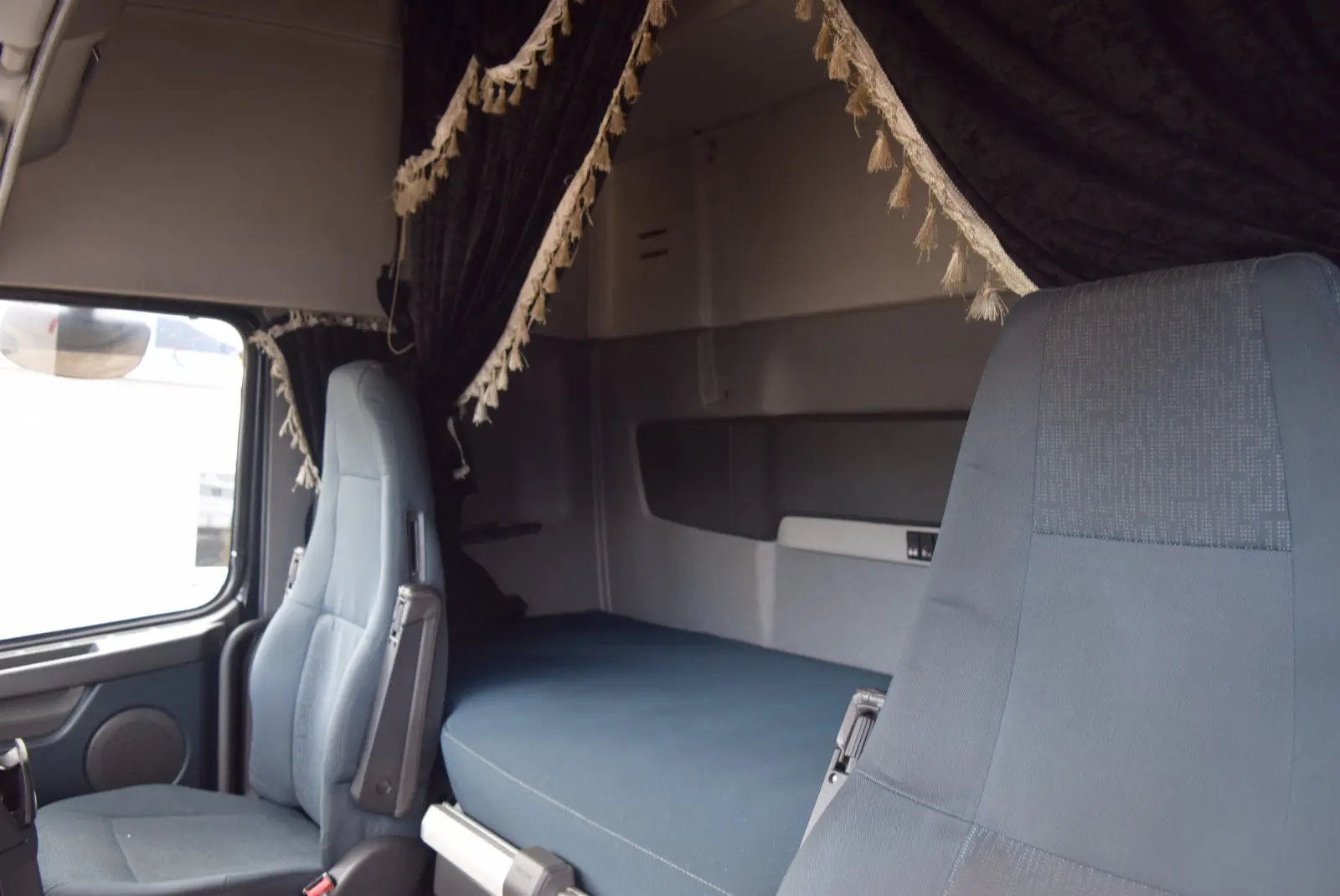 Пятнадцатитонник Вольво 460 из Германии, 2012г, кабина XL - фото 7