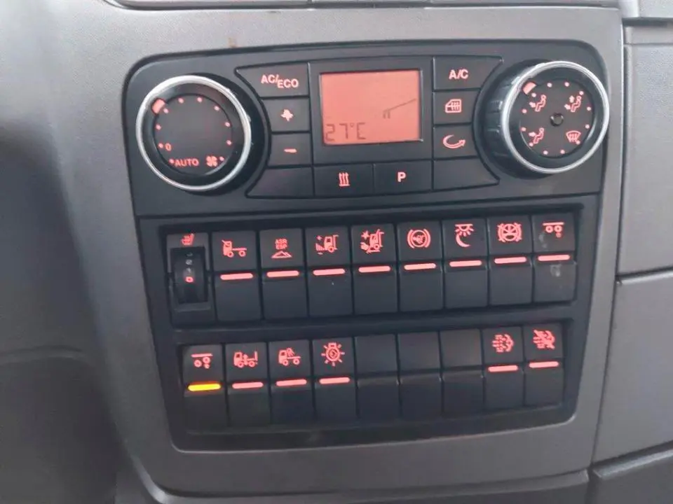 Кубовик MAN TGX 26.440, 6х2, 2015 год, штора 71 куб, 24 европалета, гидроборт, без пробега по РФ - фото 6