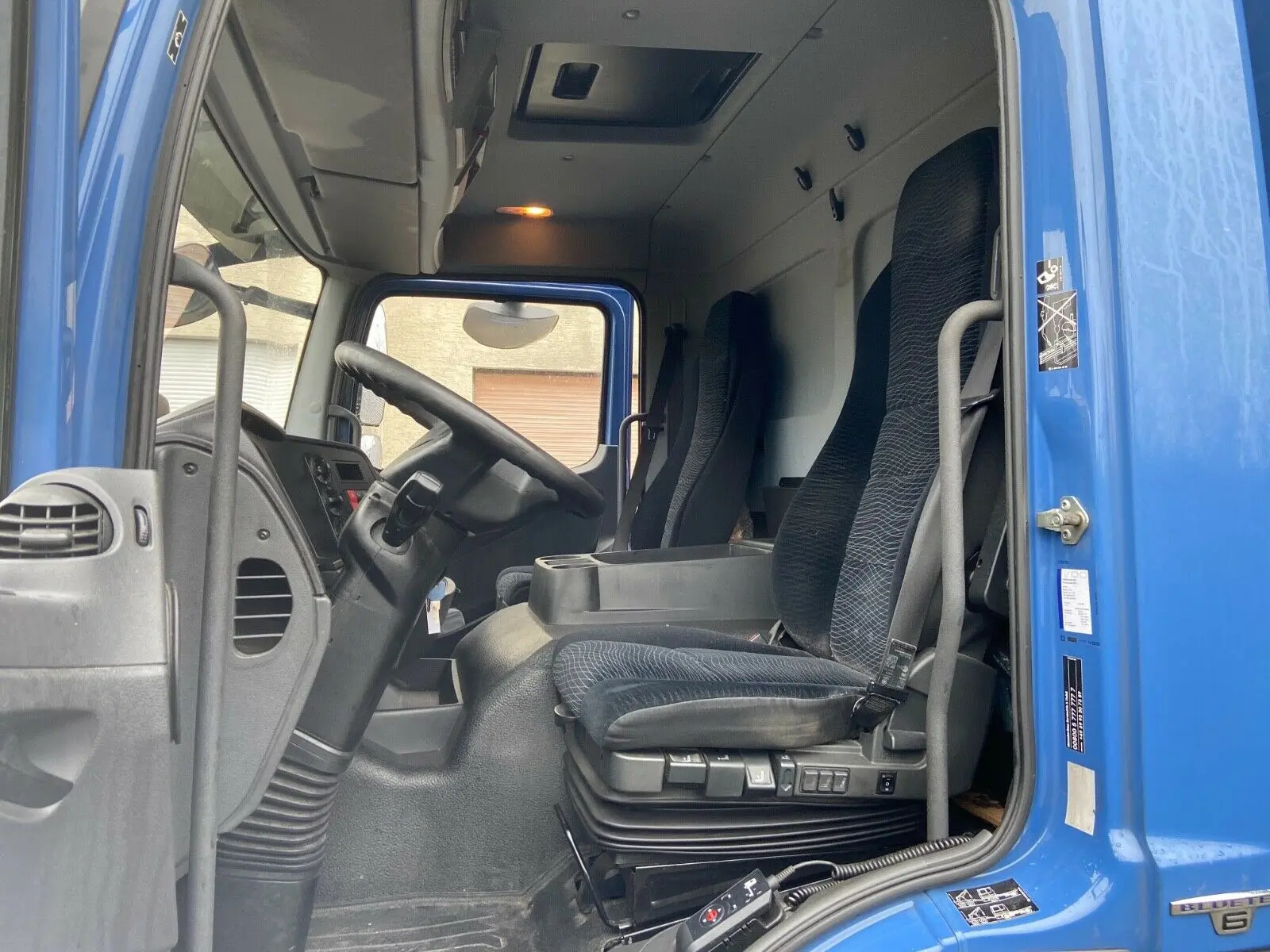 Mercedes Atego 824 L, 2016 год, штора-борт 50 м3, шестицилиндровый мотор, без пробега по РФ - фото 3