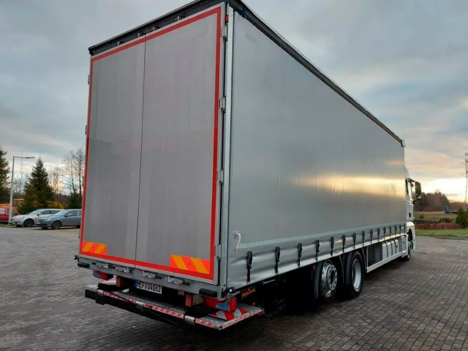 Кубовик MAN TGX 26.440, 6х2, 2015 год, штора 71 куб, 24 европалета, гидроборт, без пробега по РФ - фото