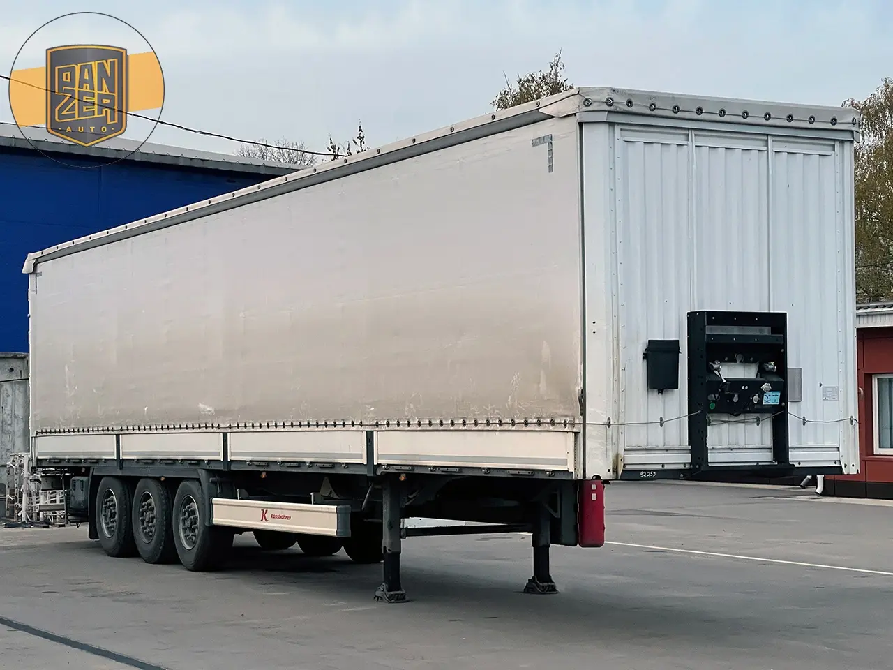 Kassbohrer XS, полуприцеп штора-борт 91м3, 2018 год, подъемная ось, состояние нового - фото