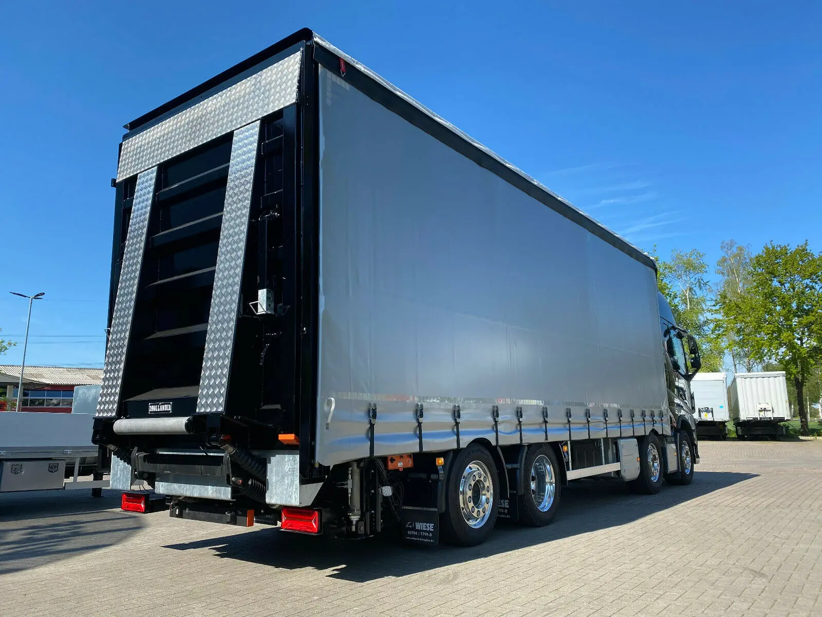 Новый Volvo FH500, 8x2, для перевозки погрузчиков и строительной техники, гидроборт 9 тон - фото 6