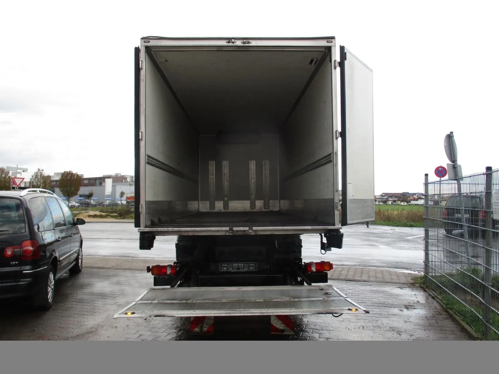 Mercedes Atego 1222L, реф 43м3, гидролифт+ворота, без пробега по РФ - фото 3