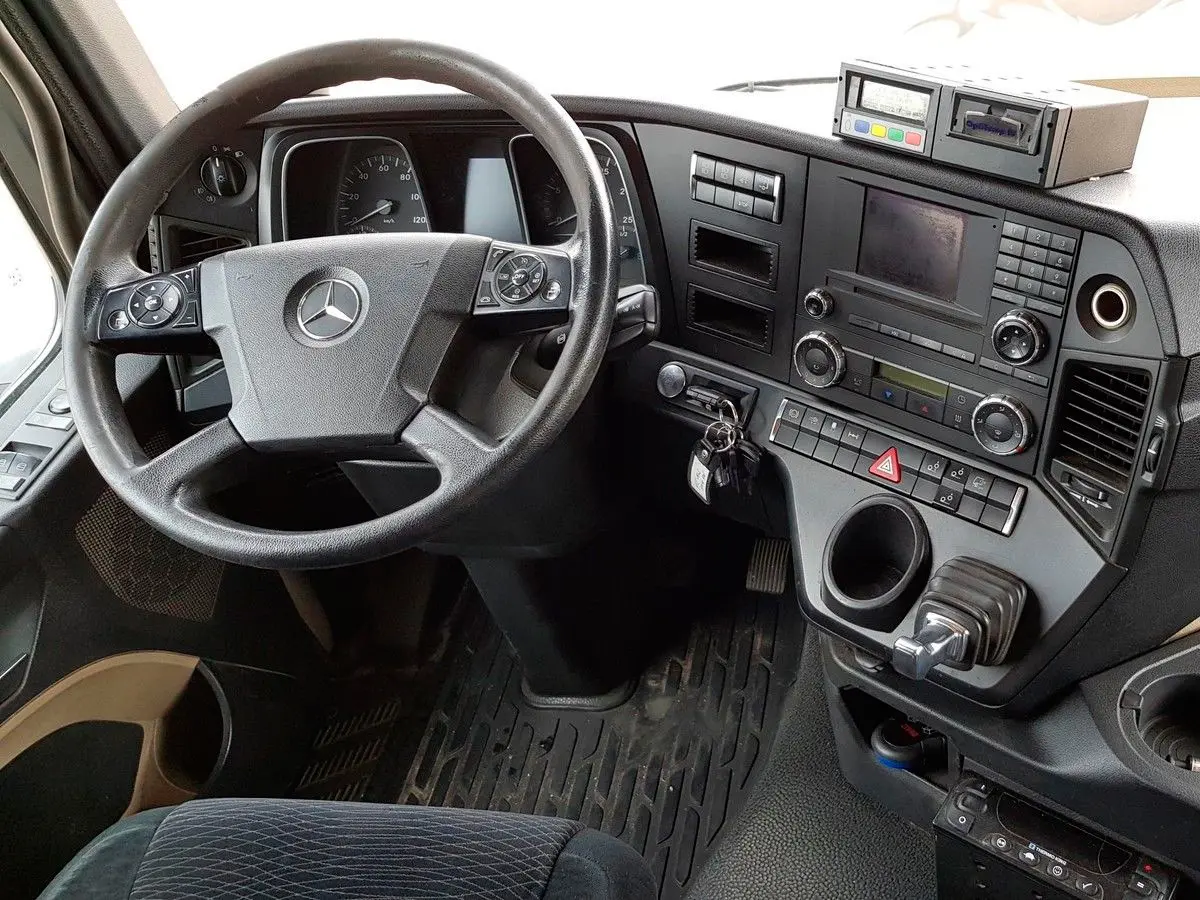 Mercedes Actros 2544 MP4, 2012г, рефрижератор 54 м3, г/п 15тонн, гидролифт - фото 4