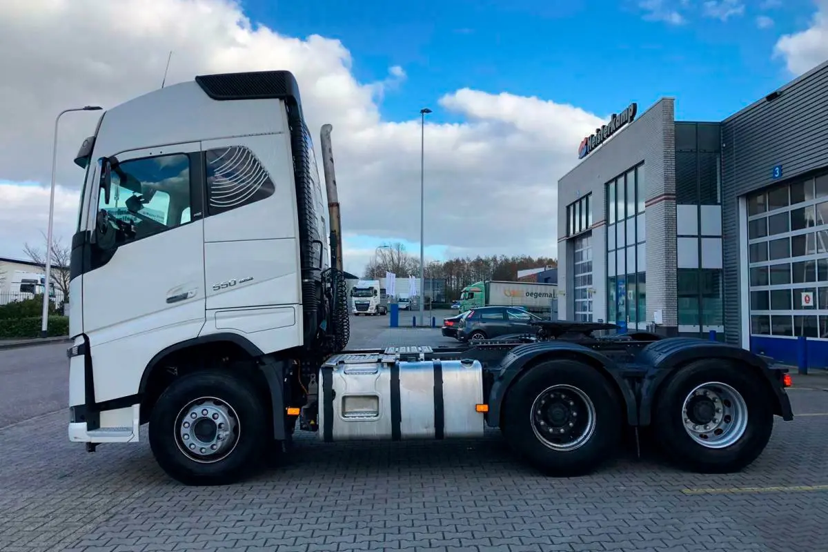Тягач Volvo FH16 550, 6х4, 2015 год, пневмоподвеска, без редукторов, без пробега по РФ - фото-детальных 6