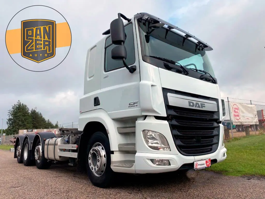 Четырехосный контейнеровоз DAF CF 460 8х2, 2016 год, спальная кабина, г/п 22 тонны - фото