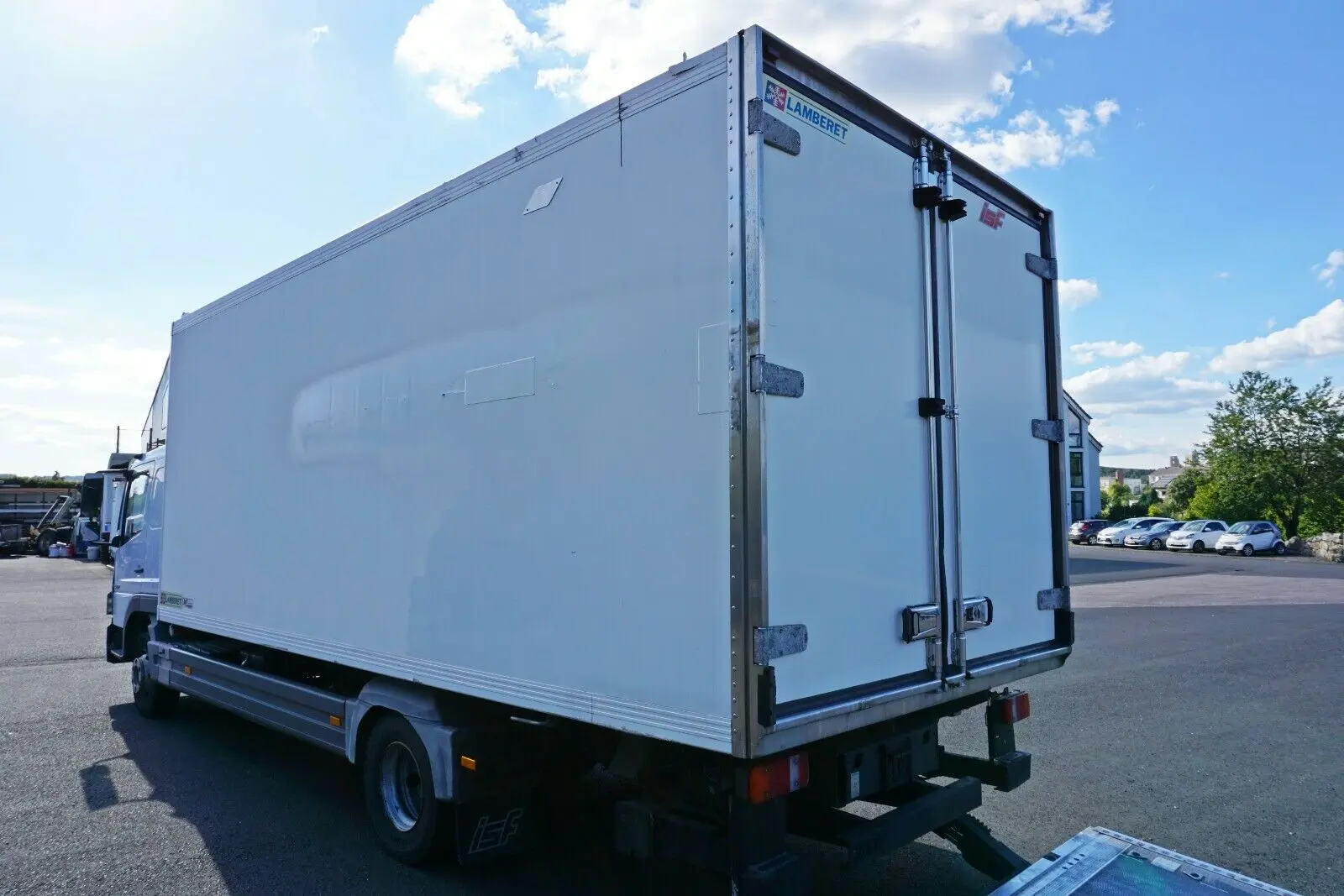 Рефрижератор Mercedes Atego 1222L, спальная кабина, ворота и гидролифт - фото 9