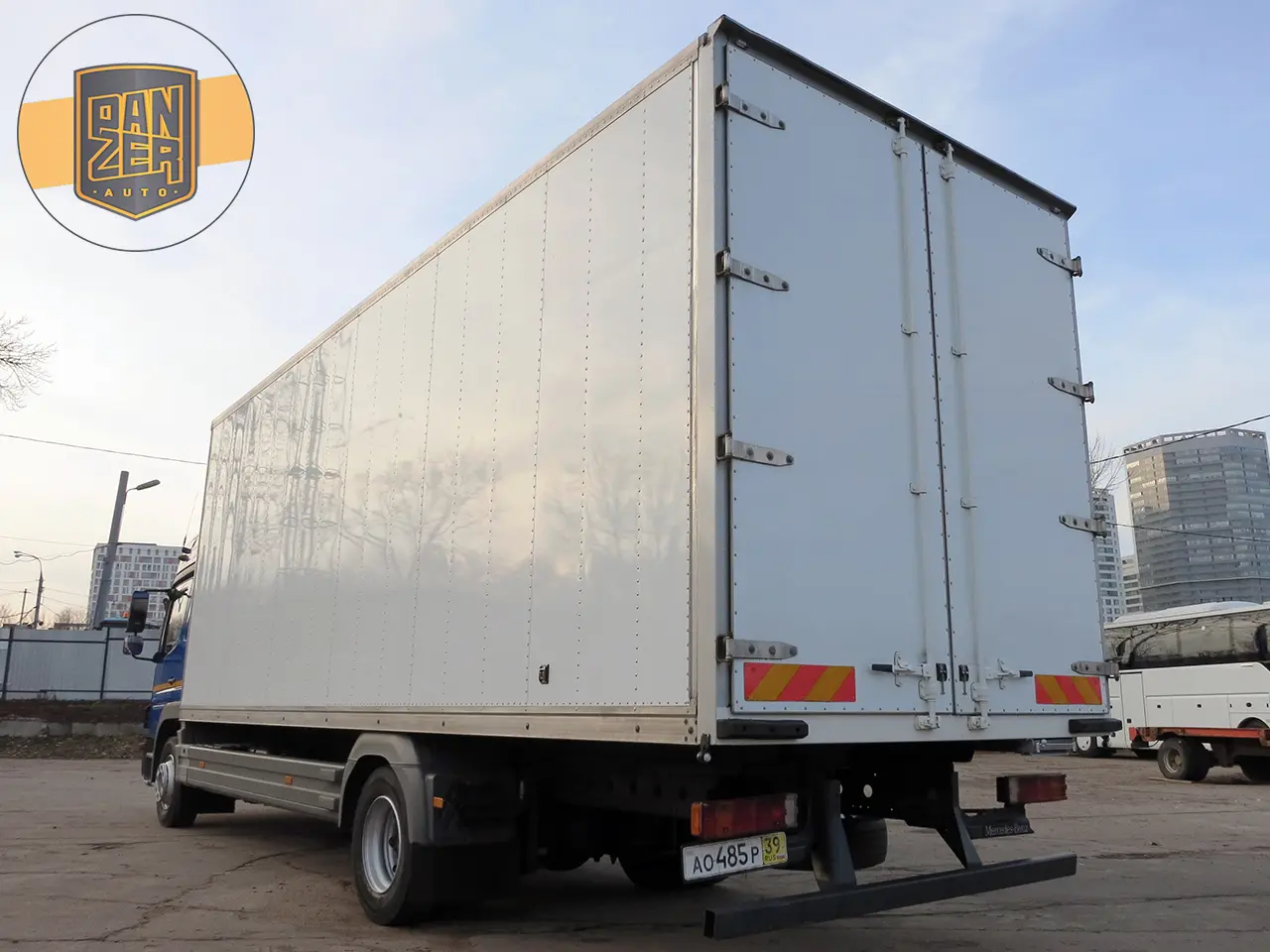 Mercedes Atego 1224, фургон 48 кубов, 2012 год, ворота - фото