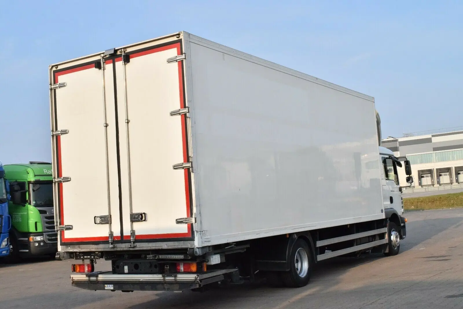 MAN TGM 12.250 BL, рефрижератор мультитемпературный 51 м3, Евро-5, спальная кабина, гидролифт - фото 9
