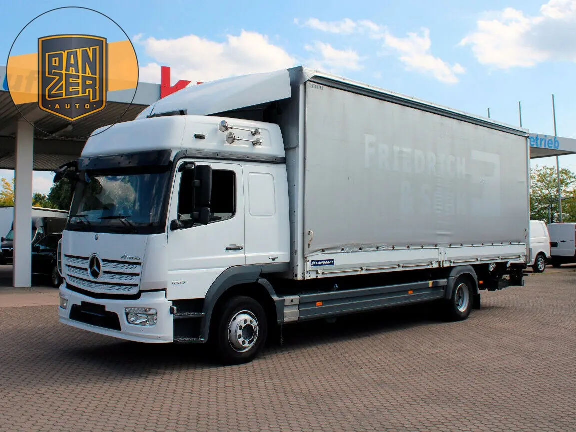 Mercedes Atego 1227 L, 10/2016 год, шторно-бортовая надстройка 46 м3, гидролифт, высокая кабина - фото