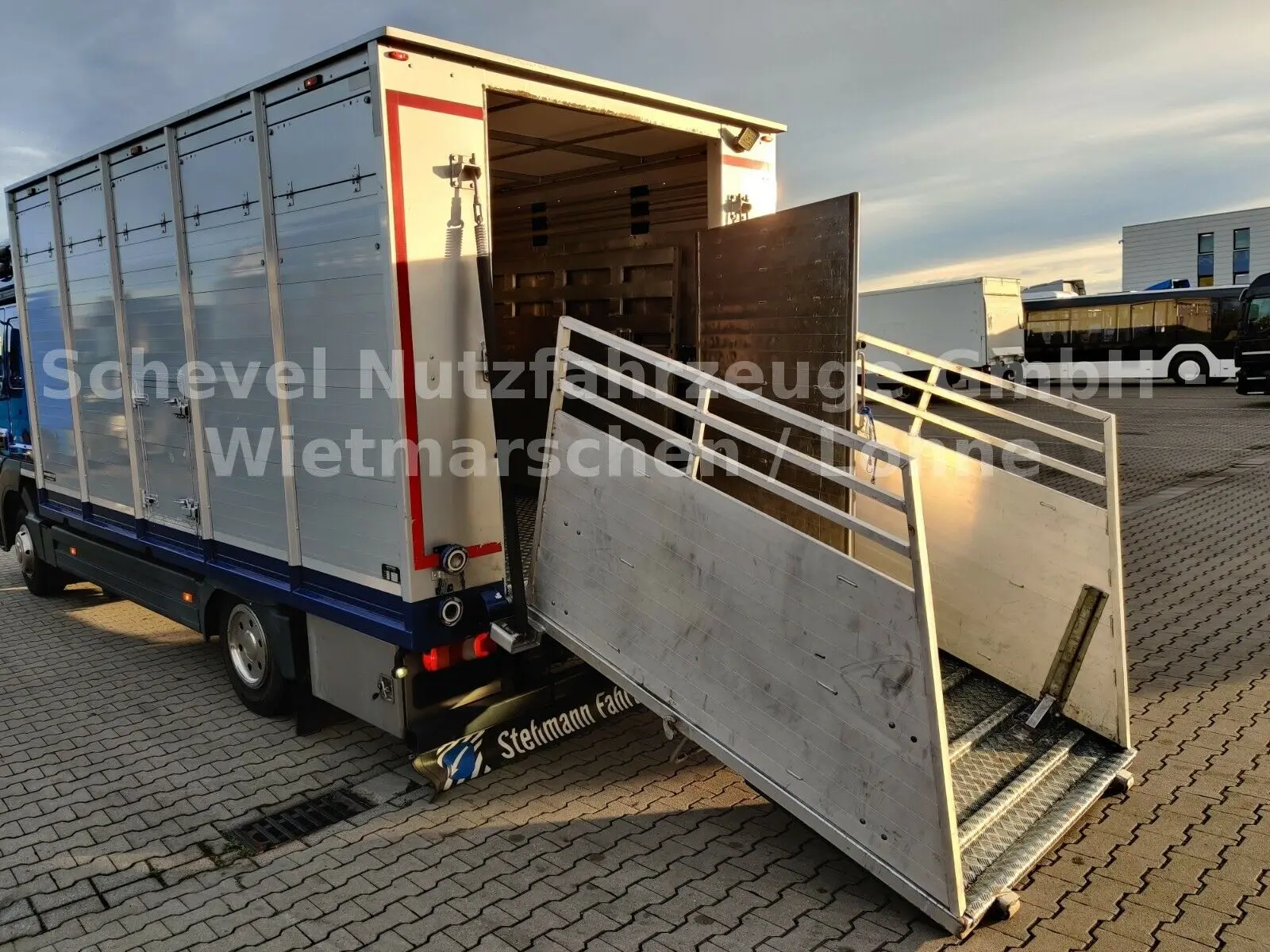 Грузовик для перевозки животных Mercedes Atego 1023, 2014 год, алюминиевый скотовоз 28 м3 - фото 12