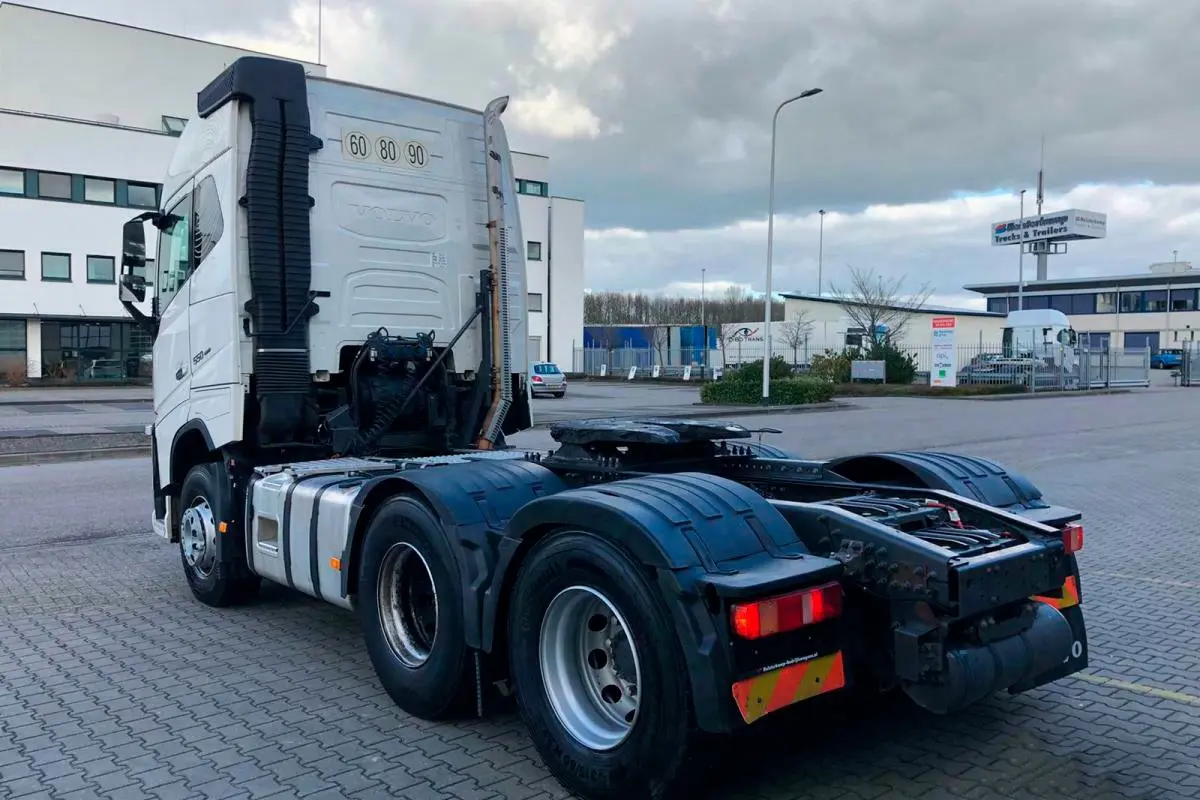 Тягач Volvo FH16 550, 6х4, 2015 год, пневмоподвеска, без редукторов, без пробега по РФ - фото-детальных