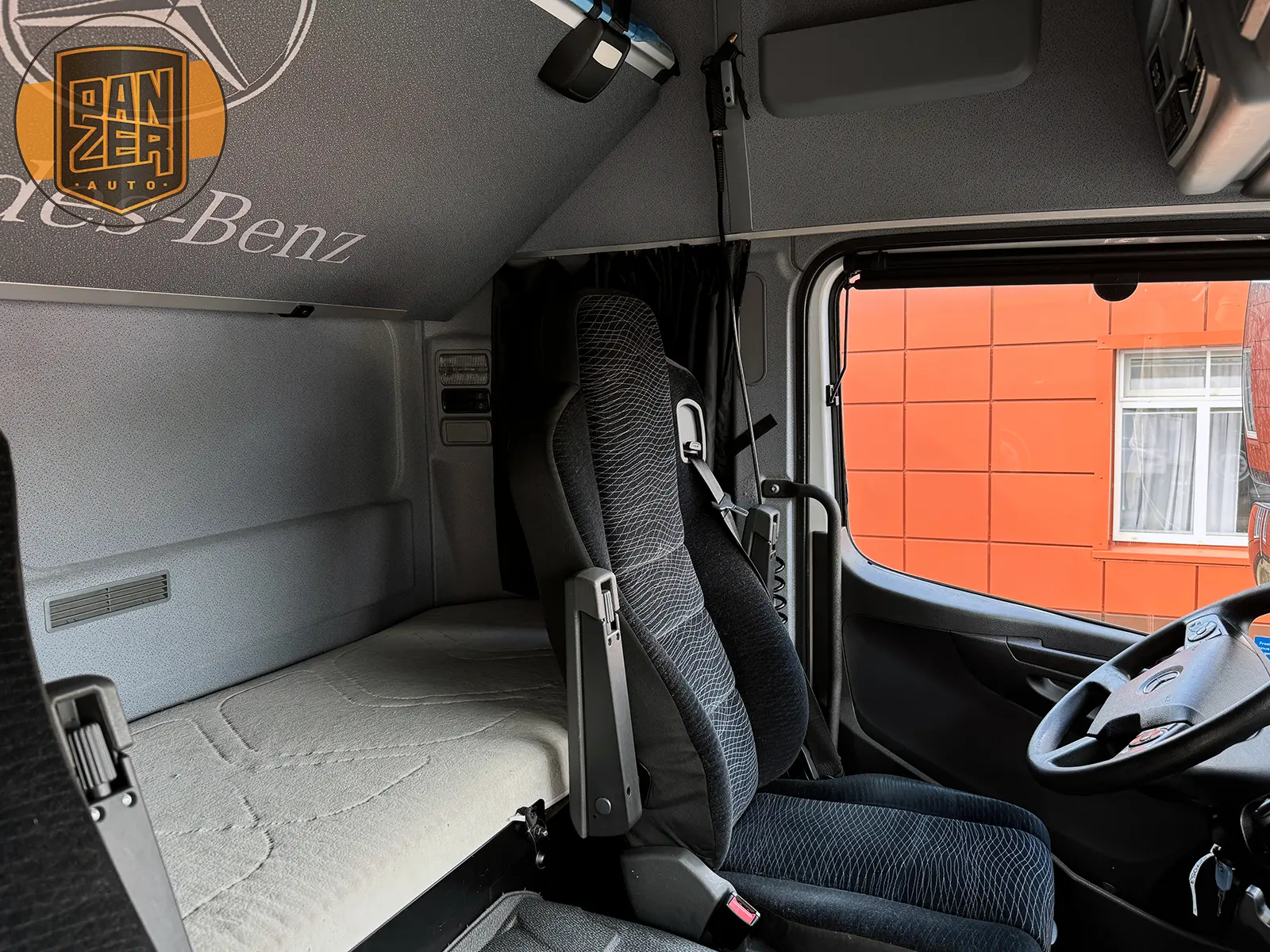 mercedes atego 1224, 2018 год, фургон 50 кубов, гидроборт 23