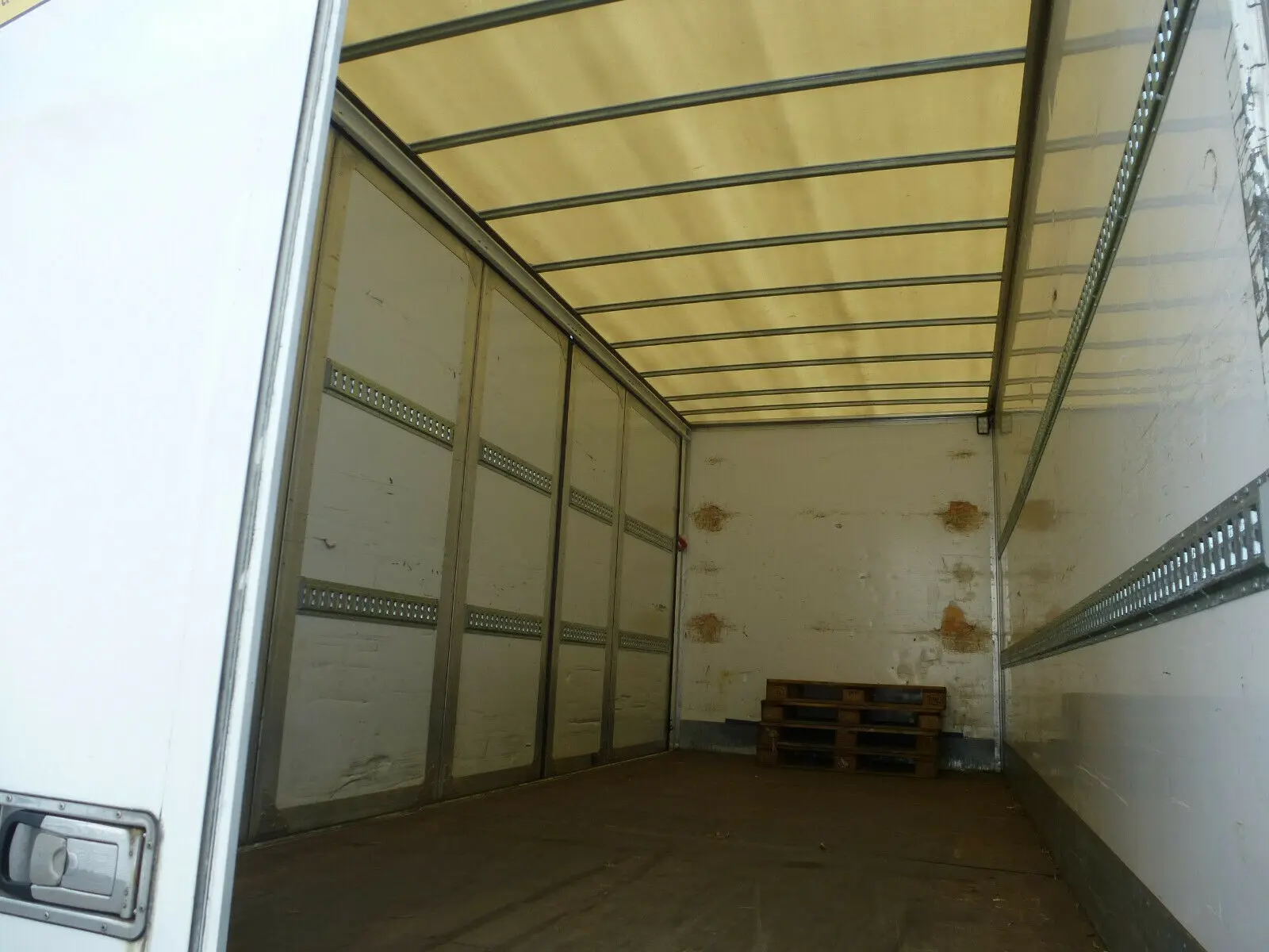 Фургон с боковой загрузкой MAN TGL 8.220 BL, 12/2015 год, 42 куба, ворота, высокая кабина - фото 2