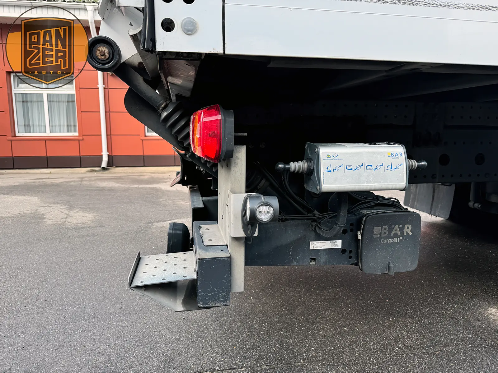 mercedes atego 1224, 2018 год, фургон 50 кубов, гидроборт 14