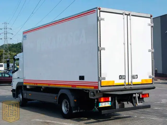Рефрижератор Mercedes Atego 1224L, спальник, фургон с воротами. Г\п 7т - фото