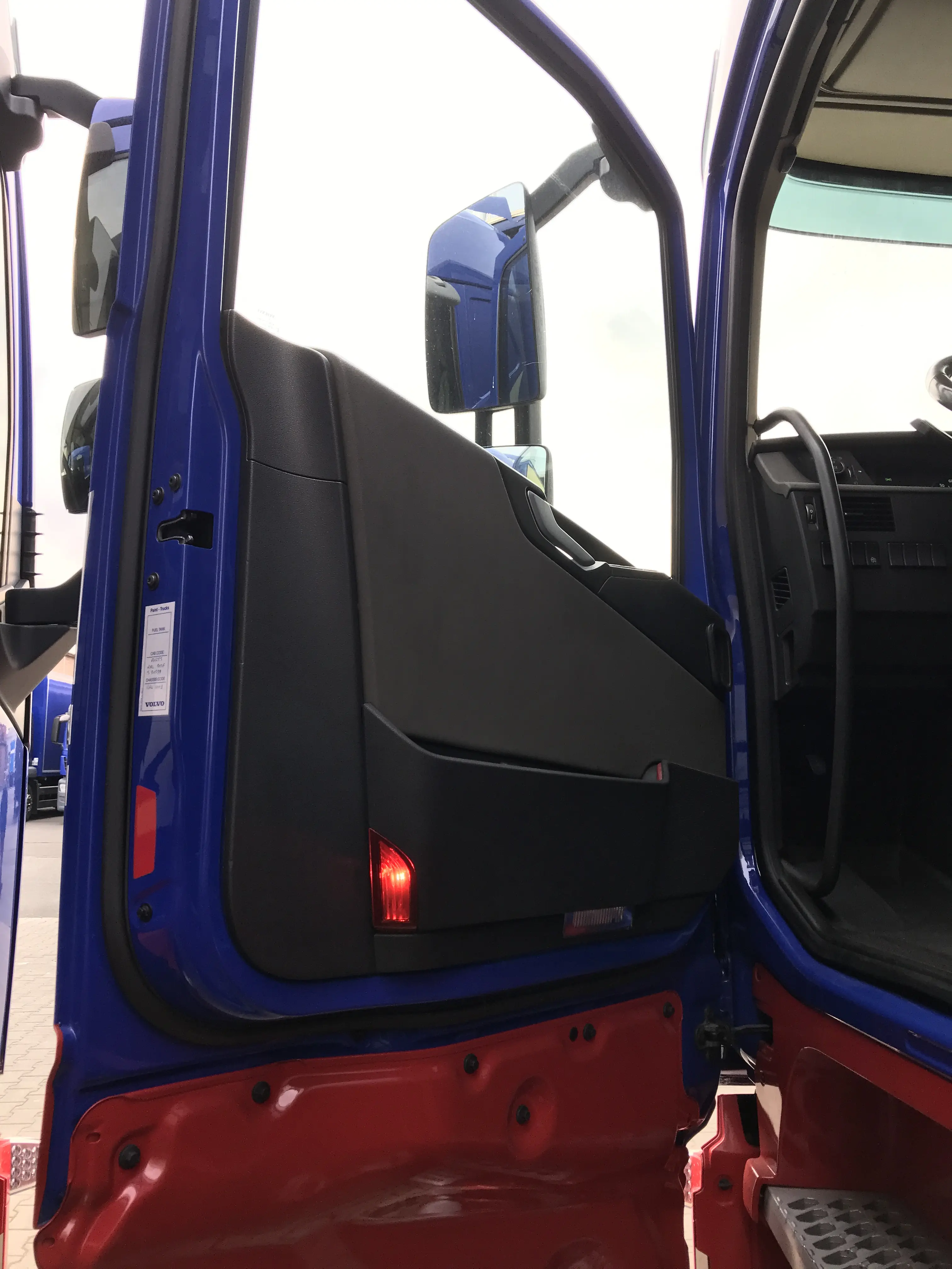 Пятнадцатитонник Volvo FH 460, 6х2, 2016 год, штора 55 кубов, 19 европалет, без пробега по РФ - фото 33