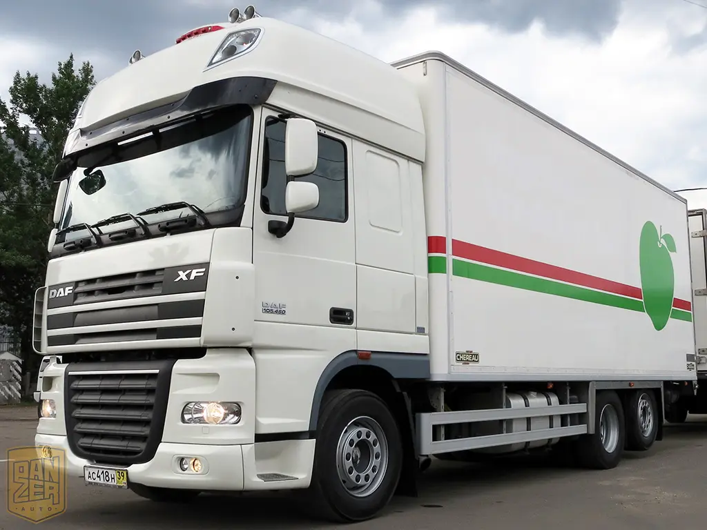 Изотермический фургон DAF XF 105. 6x2, г/п 15 тонн, 2 спальника. - фото