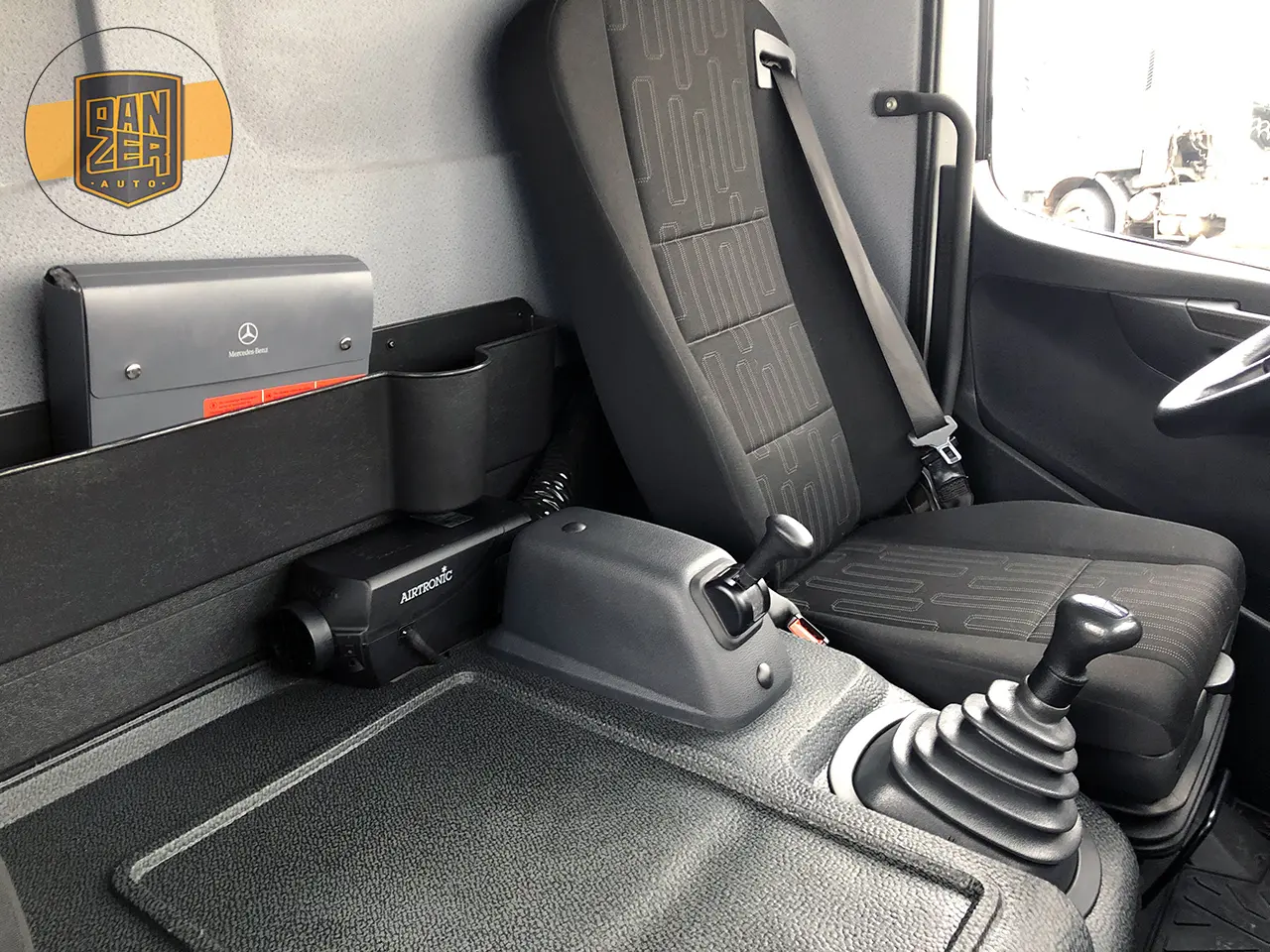 Mercedes Atego 1218L, 2017 г, шторно-бортовой 45 м3, гидролифт - фото 15