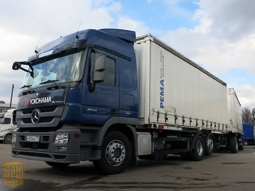 Автопоезд тентованный Mercedes Actros 2544 и прицеп Schmitz, 2011г - фото