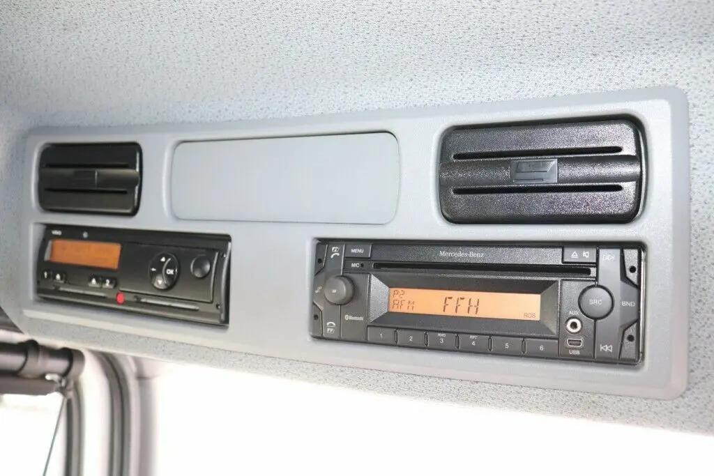 Mercedes Atego 818 L, 2015 год, штора 38 м3, гидроборт, верх сдвижной, без пробега по РФ - фото 6