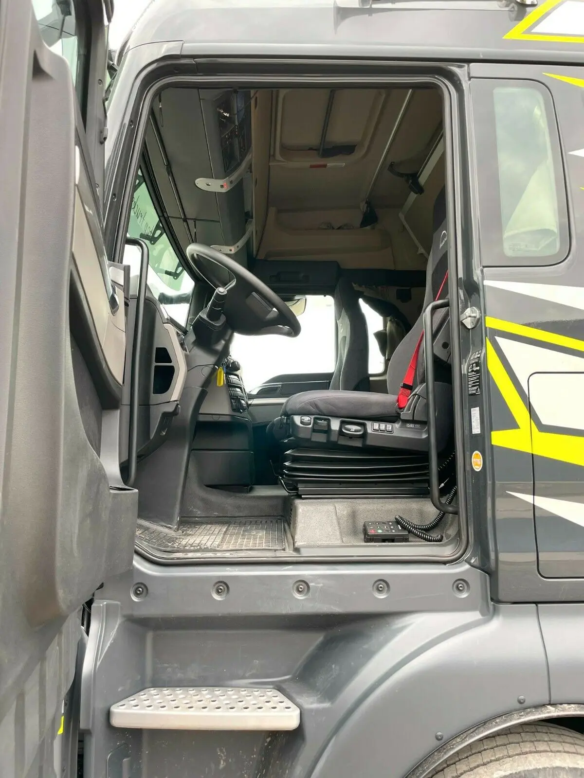 Тягач MAN TGX 33.510, 6х4, 01/2021 год, кабина XLX, пневмоподвеска, без пробега по РФ - фото-детальных 15