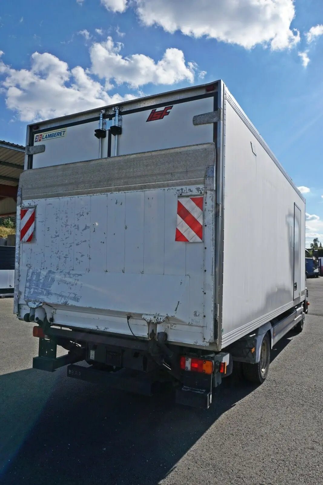 Рефрижератор Mercedes Atego 1222L, спальная кабина, ворота и гидролифт - фото 7