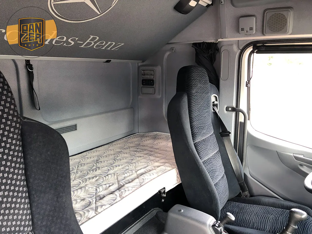 Mercedes-Benz Atego 1229, 2013 год, штора 51 м3, гидроборт, 2 спальника - фото 16