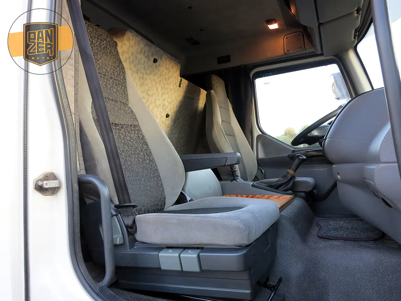 DAF LF 45.220, фургон 38м3, гидролифт, 2007 г, грузоподъемность 6500 кг - фото 6