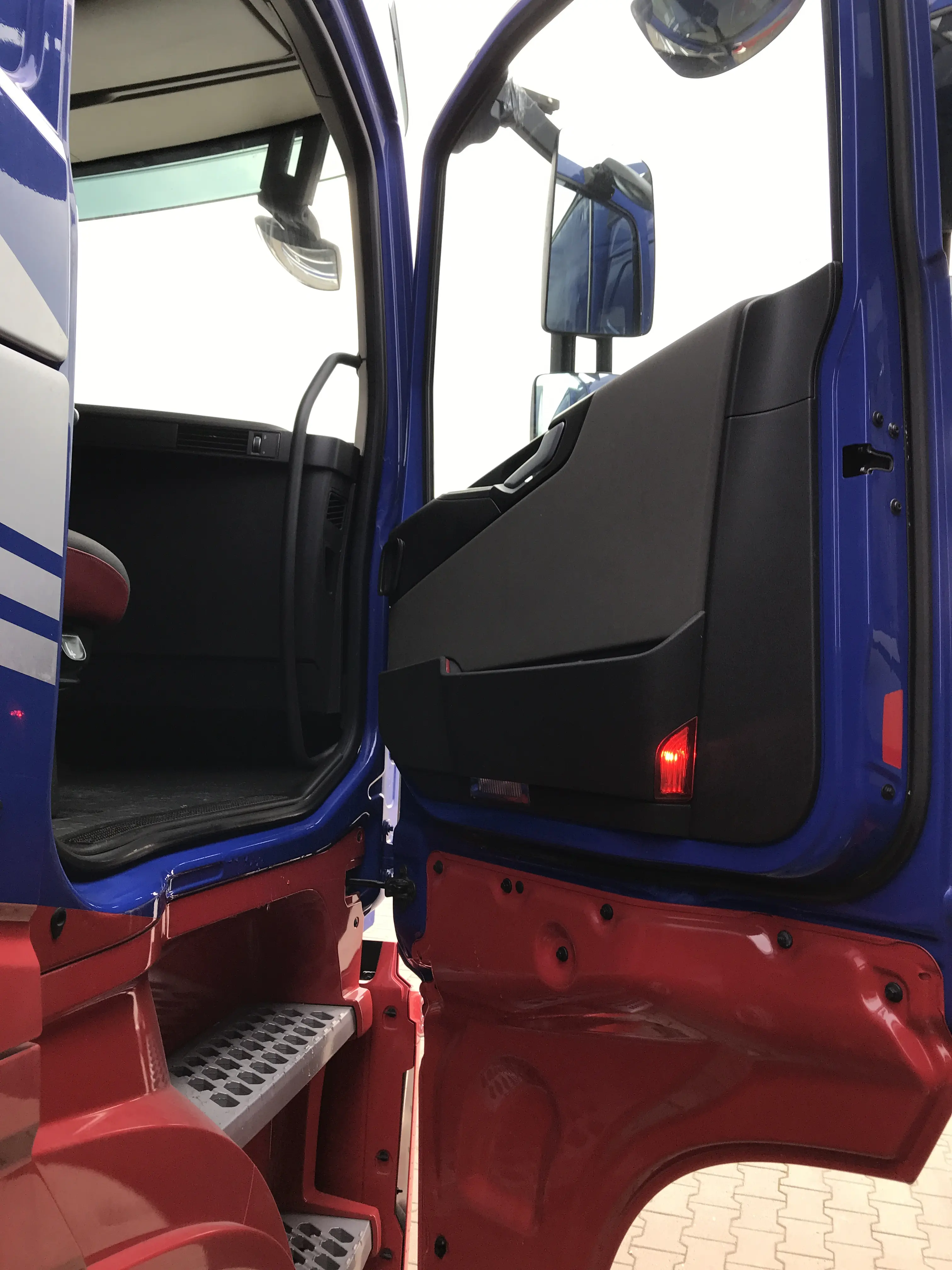 Пятнадцатитонник Volvo FH 460, 6х2, 2016 год, штора 55 кубов, 19 европалет, без пробега по РФ - фото 34