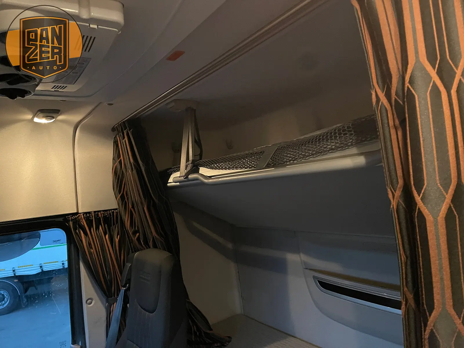 DAF XF530 6x4 тягач-тяжеловоз, сцепной вес 80 тонн - фото-детальных 47