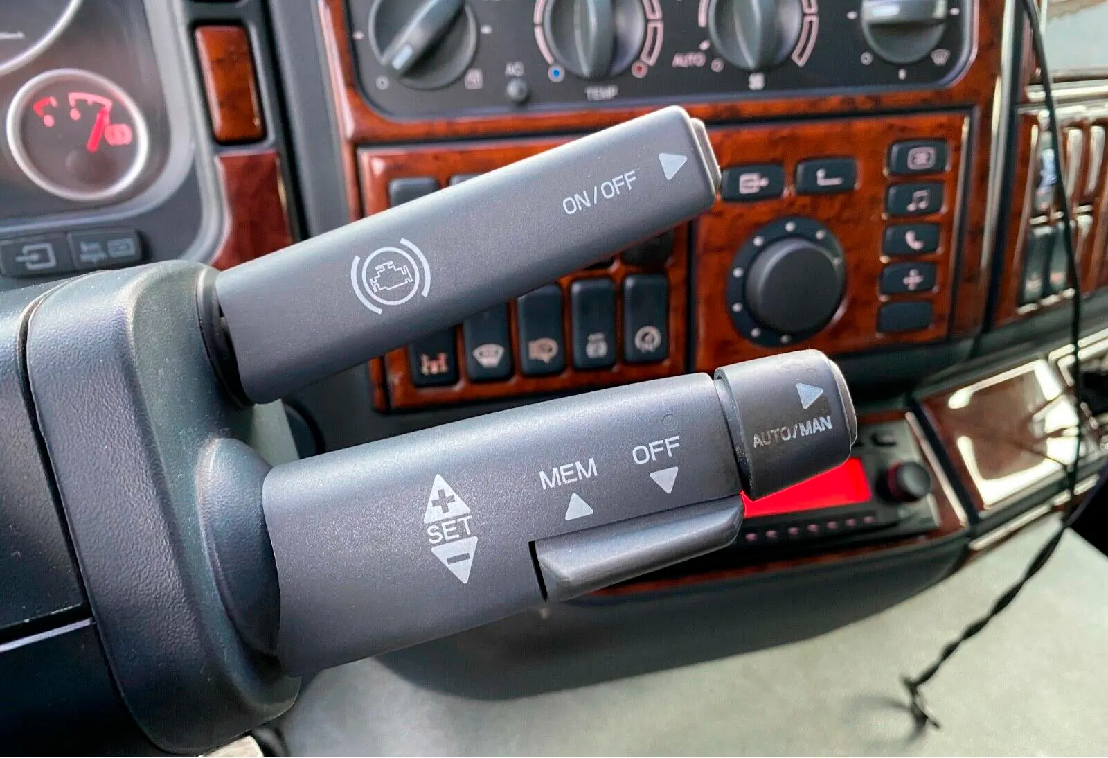 Автовоз на 3 авто MAN TGL 12.240 BL, спальная кабина, без пробега по РФ - фото 16