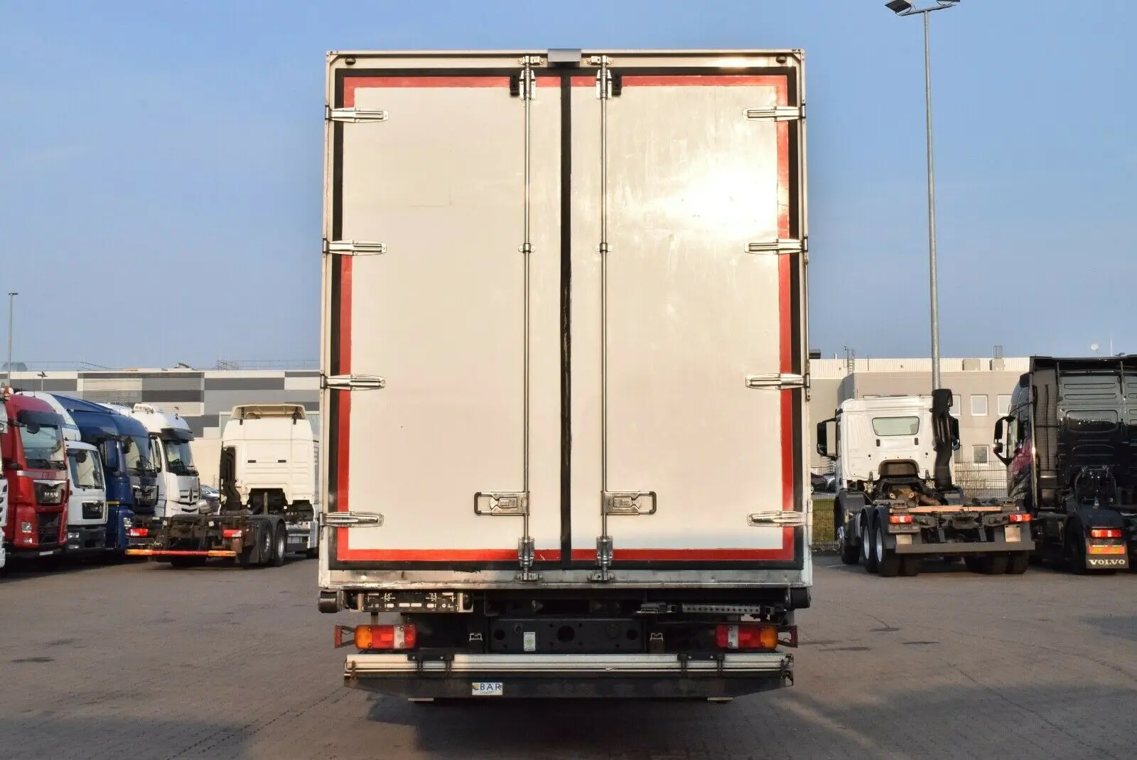 MAN TGM 12.250 BL, рефрижератор мультитемпературный 51 м3, Евро-5, спальная кабина, гидролифт - фото 20
