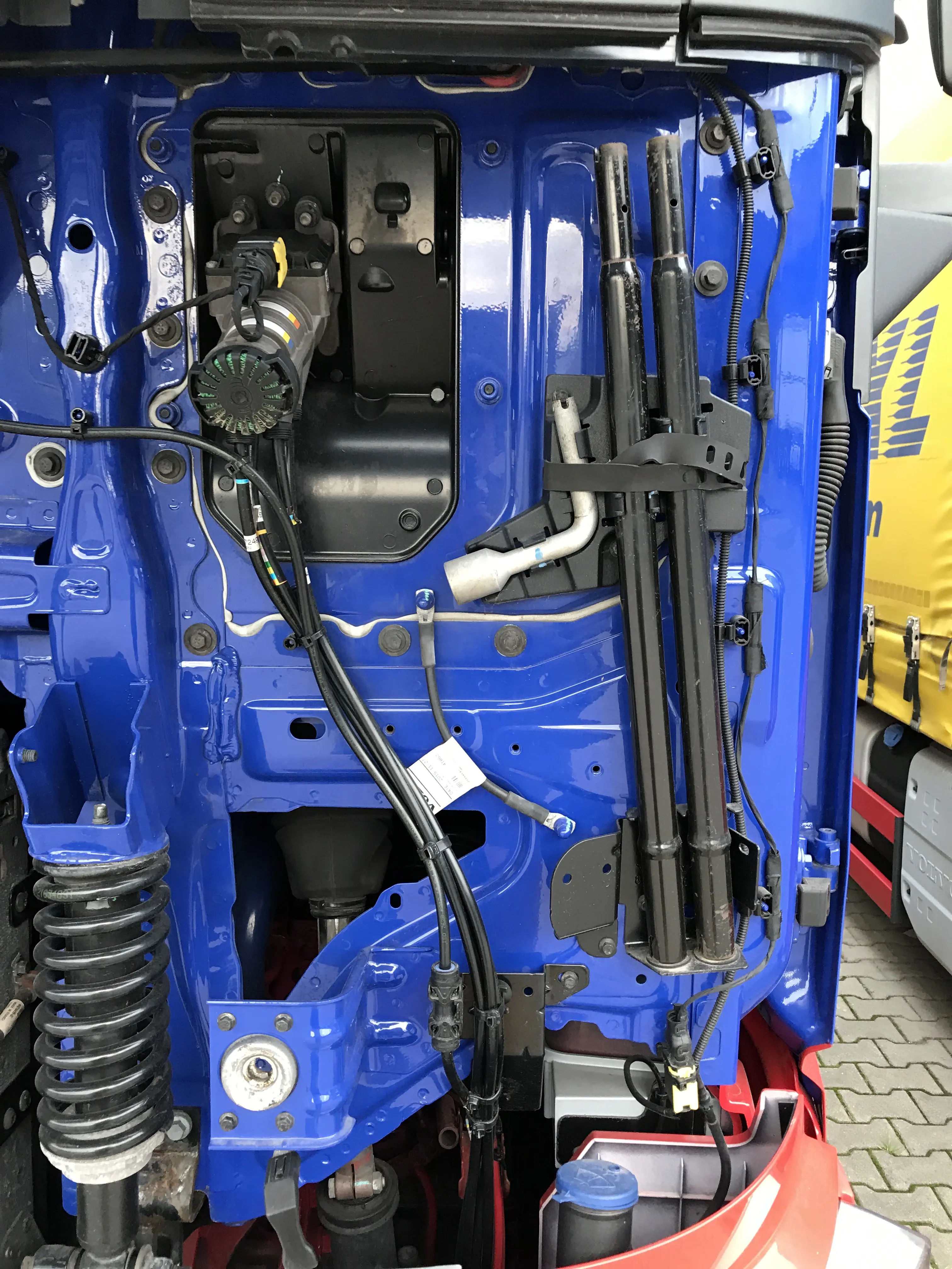 Пятнадцатитонник Volvo FH 460, 6х2, 2016 год, штора 55 кубов, 19 европалет, без пробега по РФ - фото 35