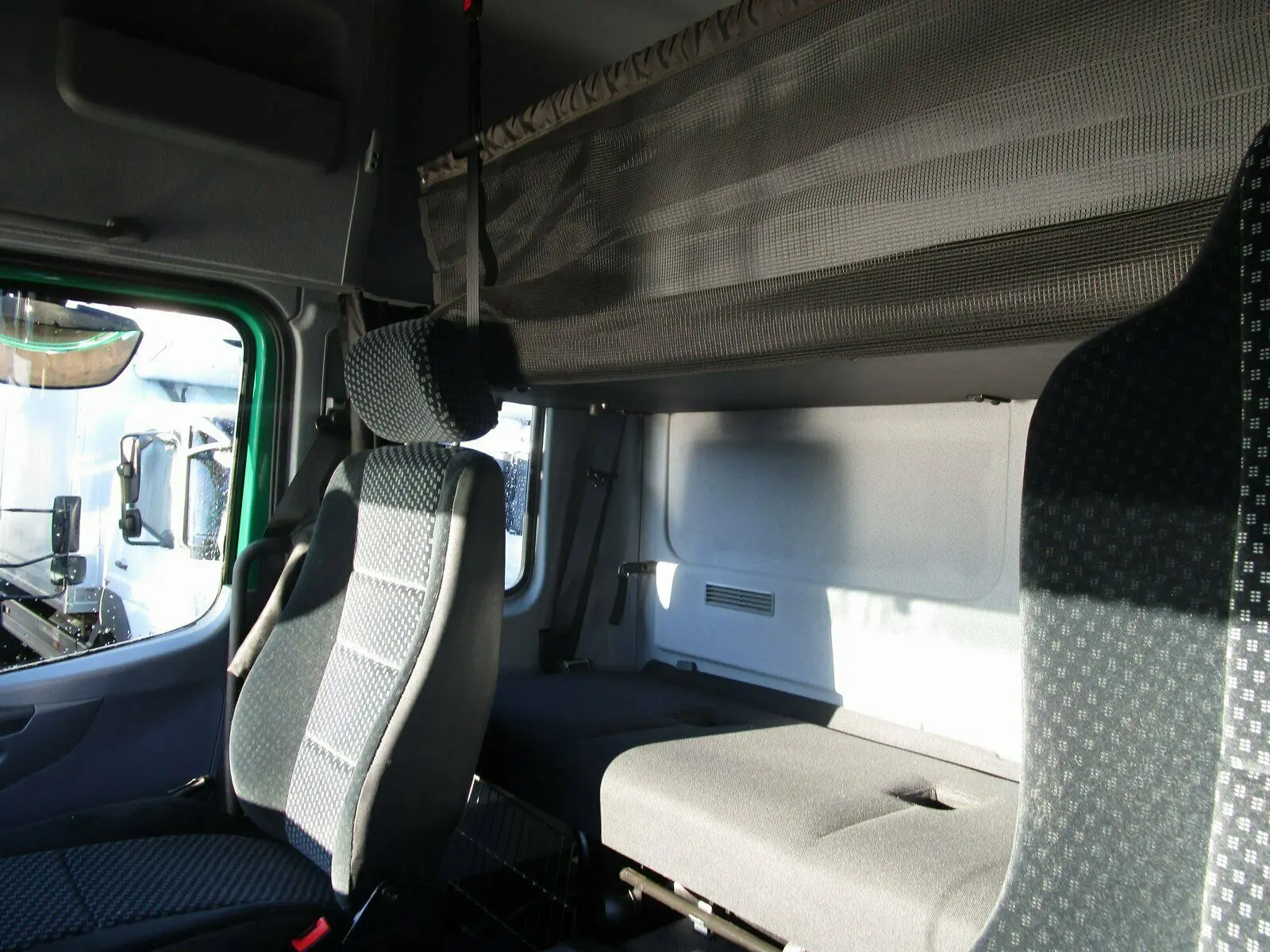 Mercedes Atego 1226, Евро-5, пробег 61 тыс.км!, фургон 46 м3, ворота и гидролифт - фото 5