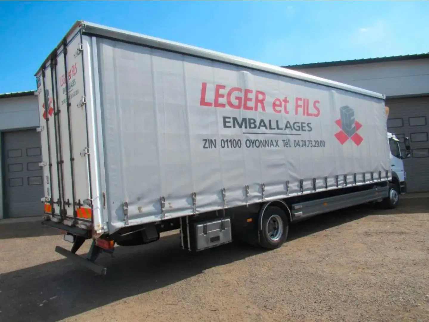 Mercedes Atego 1218 L, 2012 год, штора 58 кубов, 23 европалета, ворота, без пробега по РФ - фото