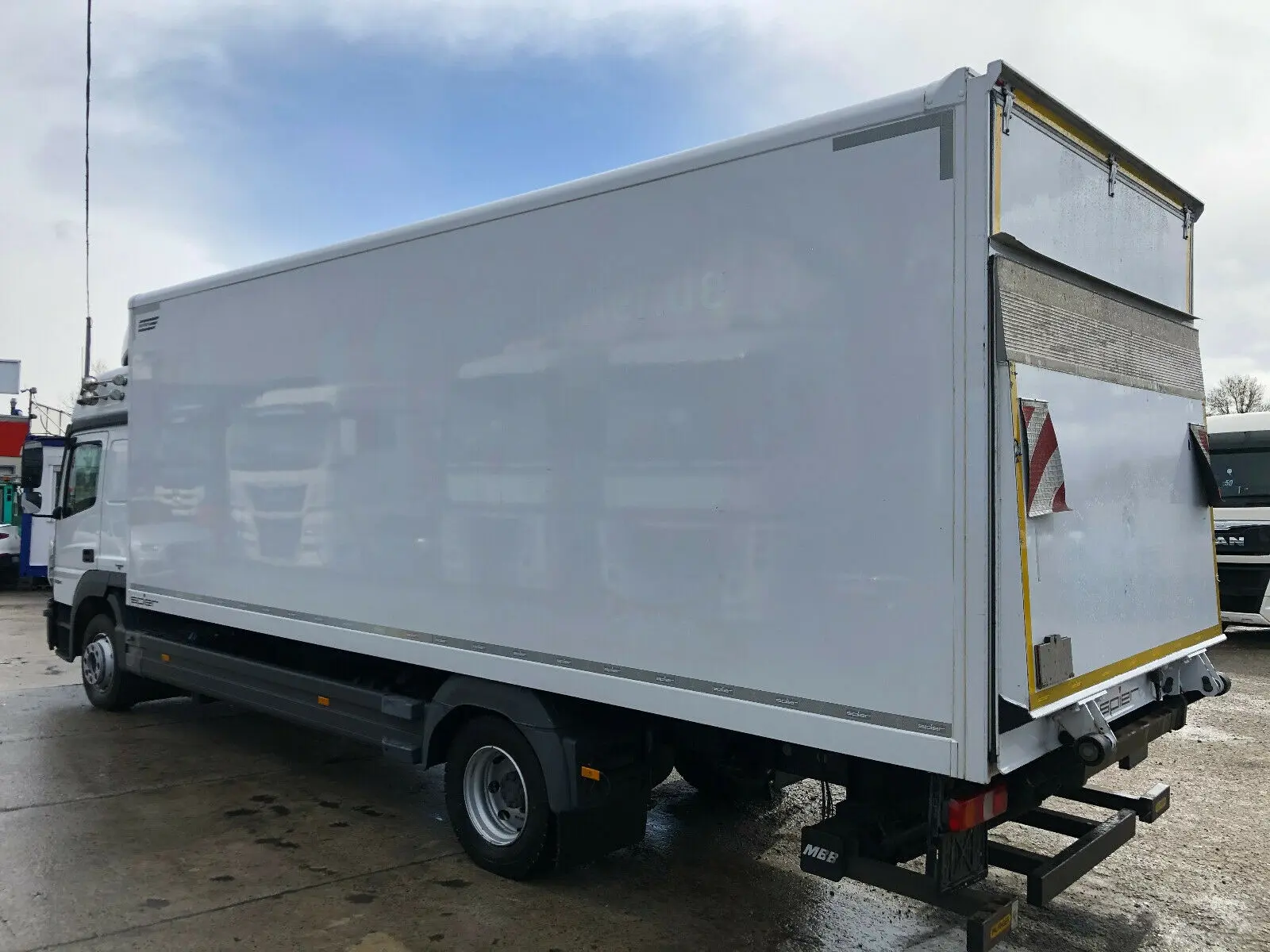 Mercedes Atego 1224 L, 2014 год, фургон 44 м3, гидролифт, высокая кабина - фото