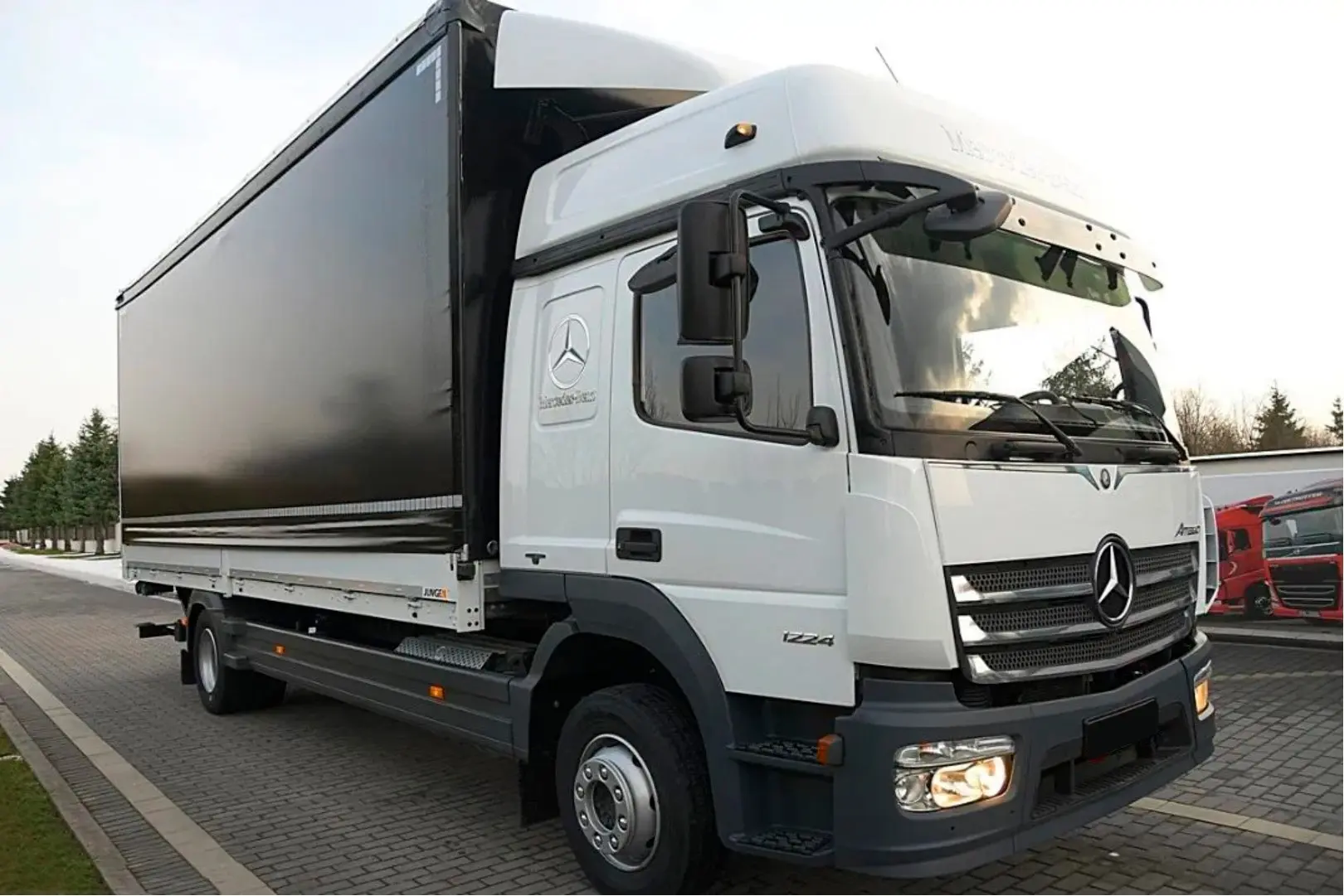 Mercedes Atego 1224 L нового поколения, 2015 год, штора-борт 50 м3, гидролифт, высокая кабина - фото 8