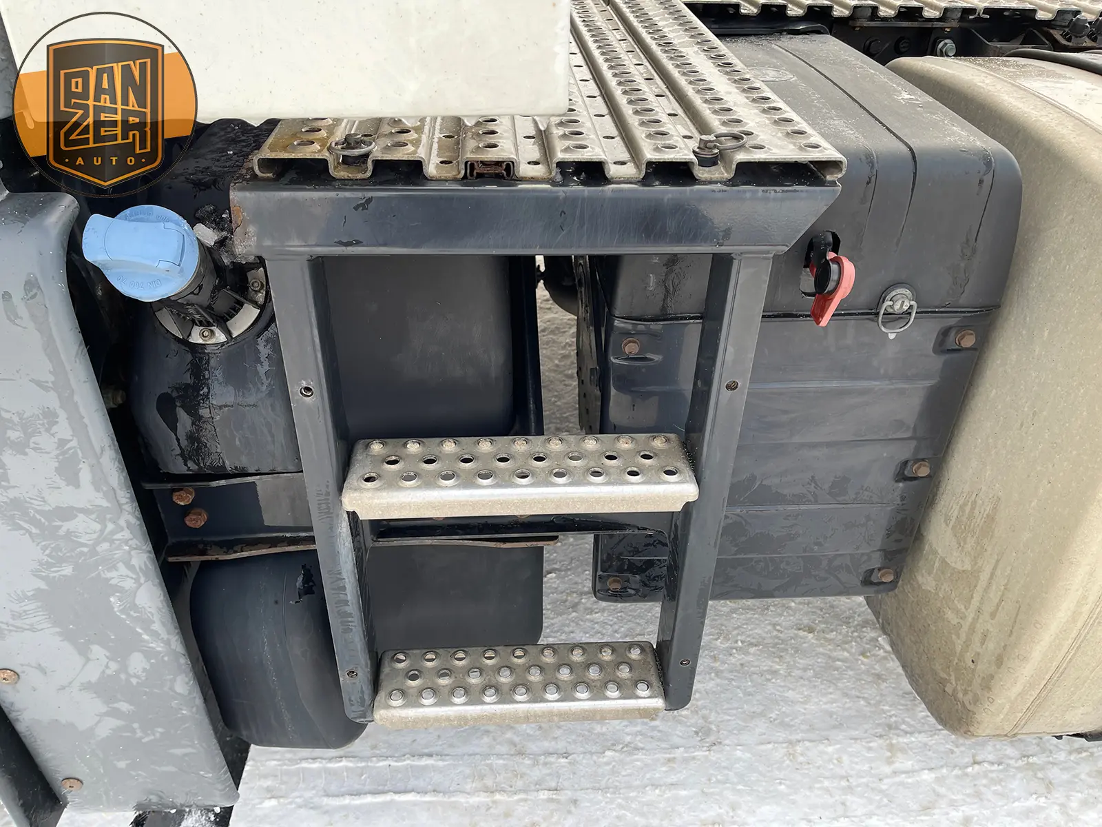 MAN TGX 18.480 тягач 4х2, XXL кабина, 2 бака - фото-детальных 17