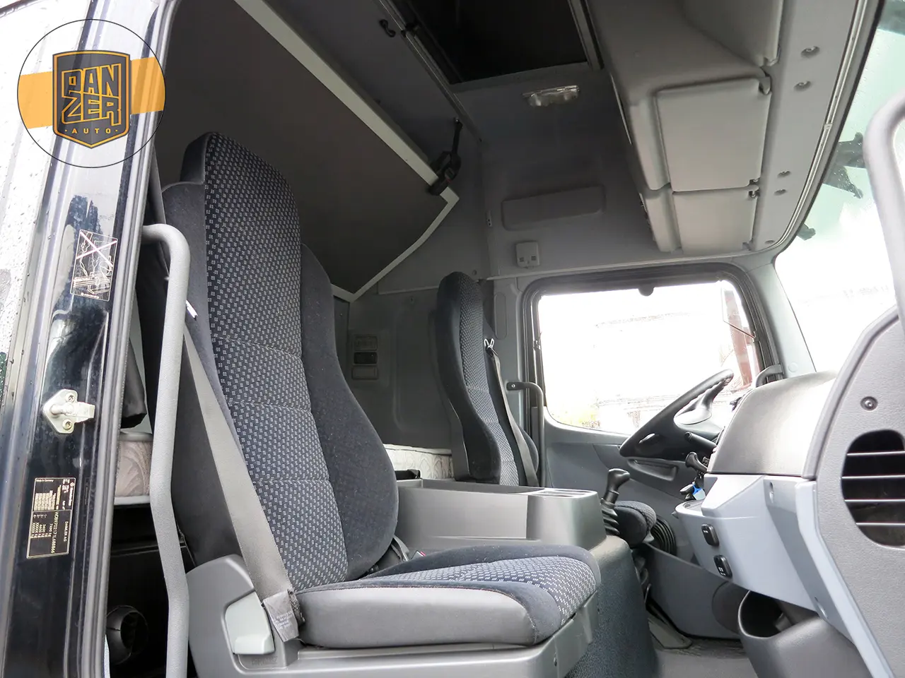 Mercedes Atego 822 L, 12/2013г, пятитонник, штора 40 м3 с гидролифтом, 2 спальника - фото 13
