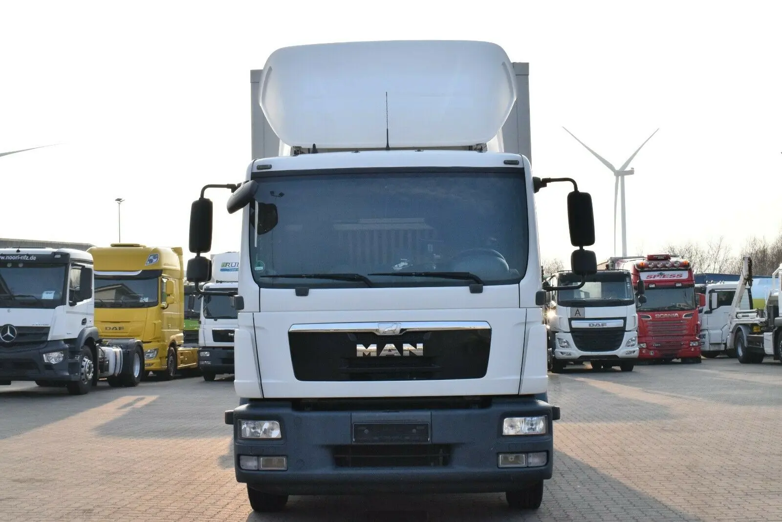MAN TGM 12.250 BL, рефрижератор мультитемпературный 51 м3, Евро-5, спальная кабина, гидролифт - фото 19
