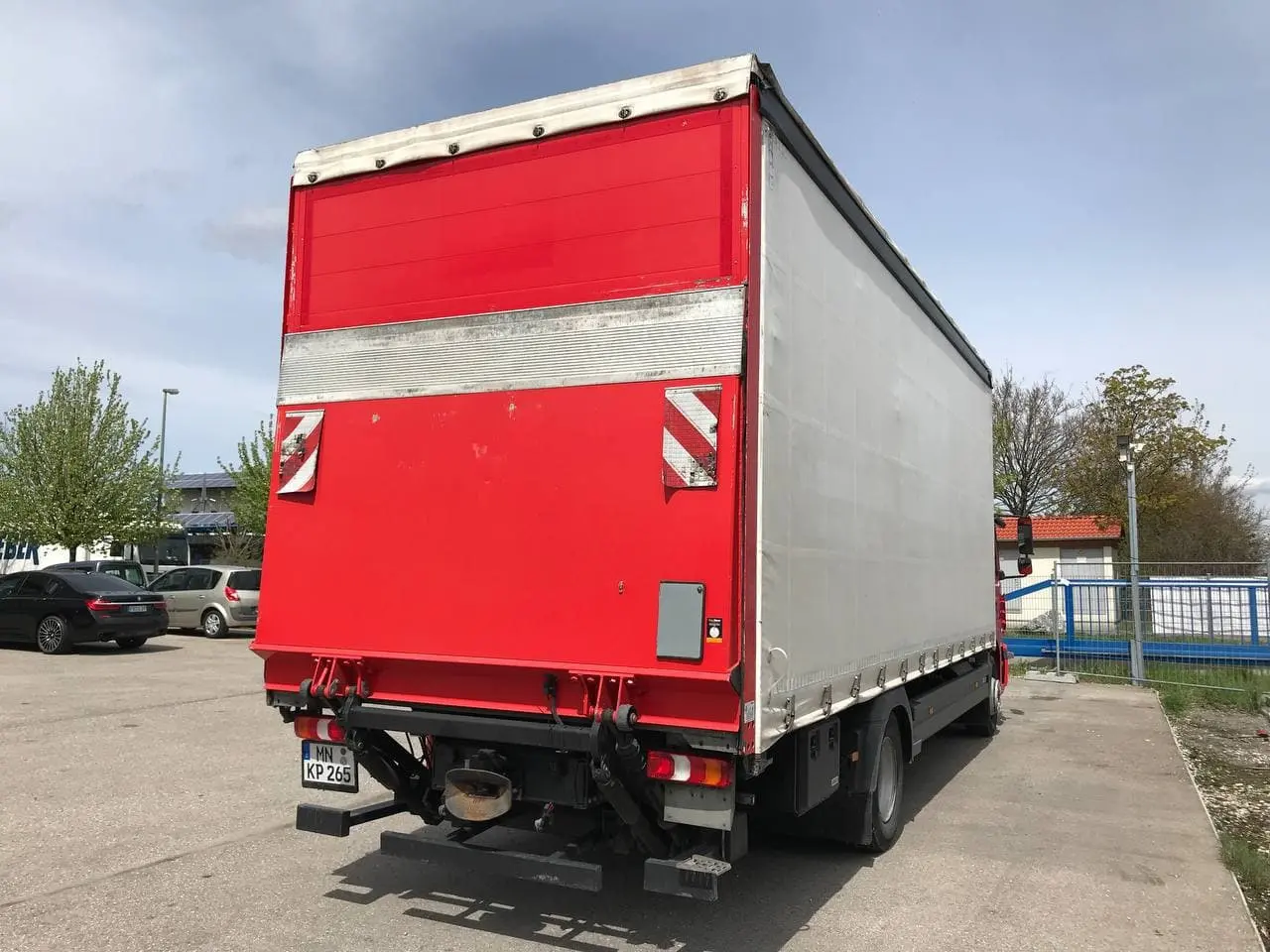 Mercedes Atego 1224 L, 2015 год, шторная надстройка 48 м3, гидролифт, высокая кабина - фото