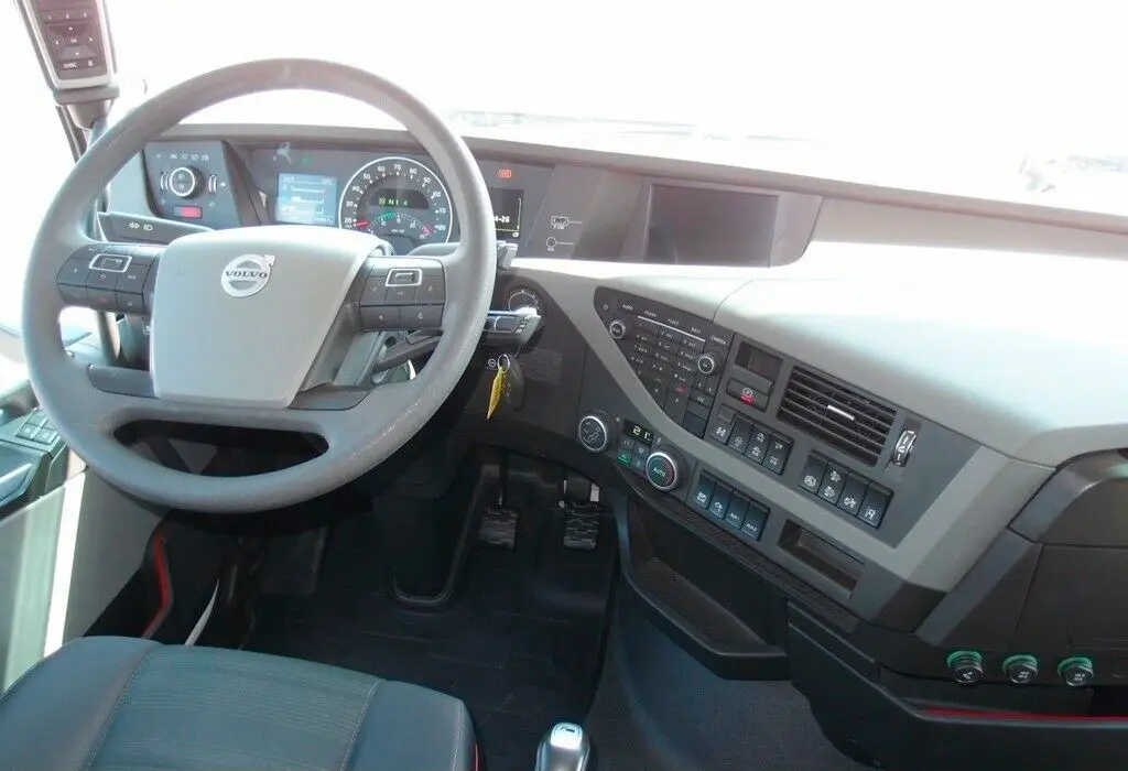 Тягач Volvo FH500, 6х4 с подъемной осью, 12/2018 год, пневмоподвеска, пробег всего 45 тыс.км, из Германии - фото-детальных 4