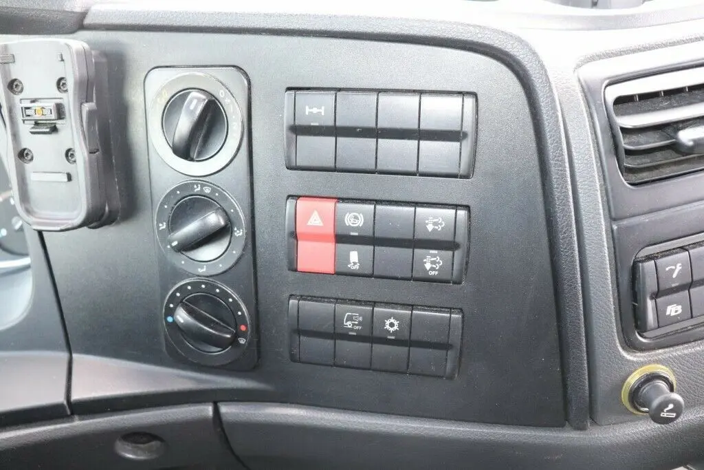 Mercedes Atego 818 L, 2015 год, штора 38 м3, гидроборт, верх сдвижной, без пробега по РФ - фото 5