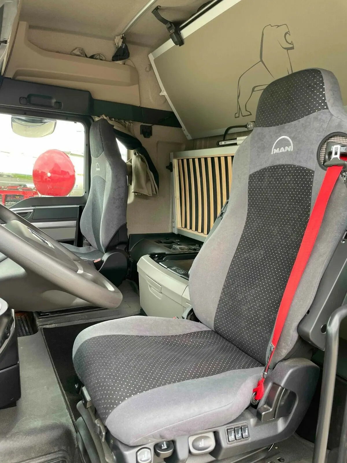 Тягач MAN TGX 33.510, 6х4, 01/2021 год, кабина XLX, пневмоподвеска, без пробега по РФ - фото-детальных 3